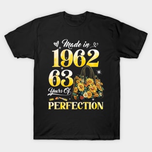 Womens 63rd Birthday Floral Made in 1962 Gifts 63 Years Old T-Shirt